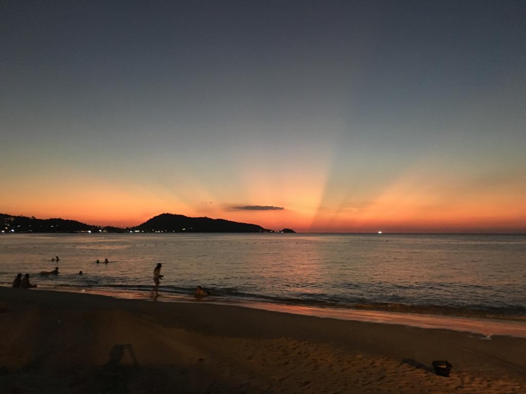 Hotel Baan Andaman Sea Surf Patong Zewnętrze zdjęcie